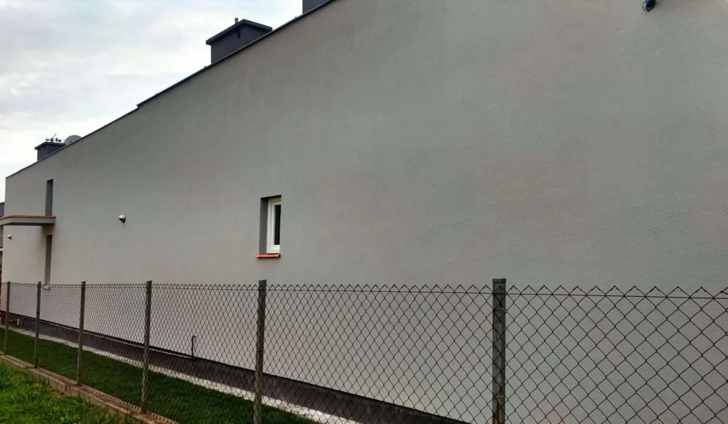 Elewacja po malowaniu – efekt końcowy realizacji REMONT-LUX